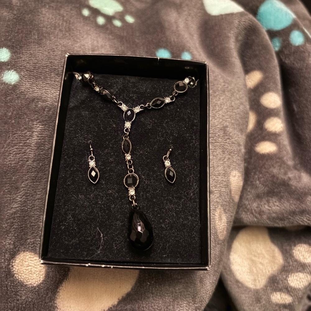 Jet and Rhinestone Y-Necklace/Earring Set - Picture 3 of 3